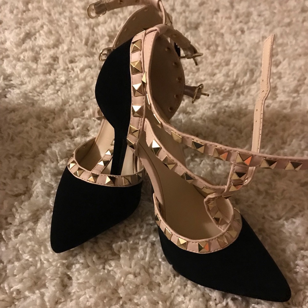Shoes - Picture 3 of 6
